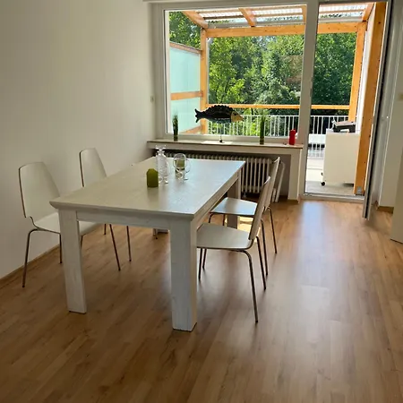 شقة Gemuetliches Mit Eigener Terrasse, Kueche, Wifi Und Smart-tv In *