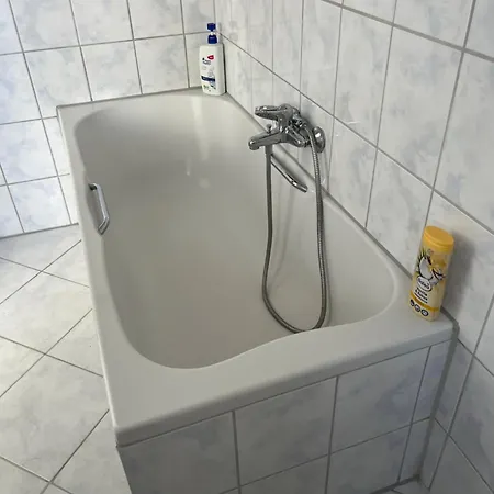 Gemuetliches Mit Eigener Terrasse, Kueche, Wifi Und Smart-tv In アパート ハム